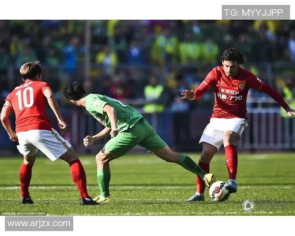 国安与权健激战正酣文字直播全程呈现精彩瞬间与赛场动态